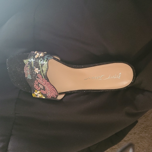 Sandals - Picture 3 of 4